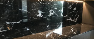 poncer plan de travail en marbre