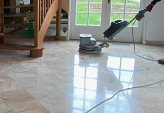 Services de ponçage et de cristallisation de marbre