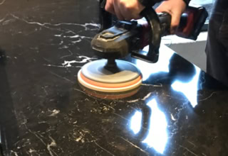 Services de ponçage et de cristallisation de marbre